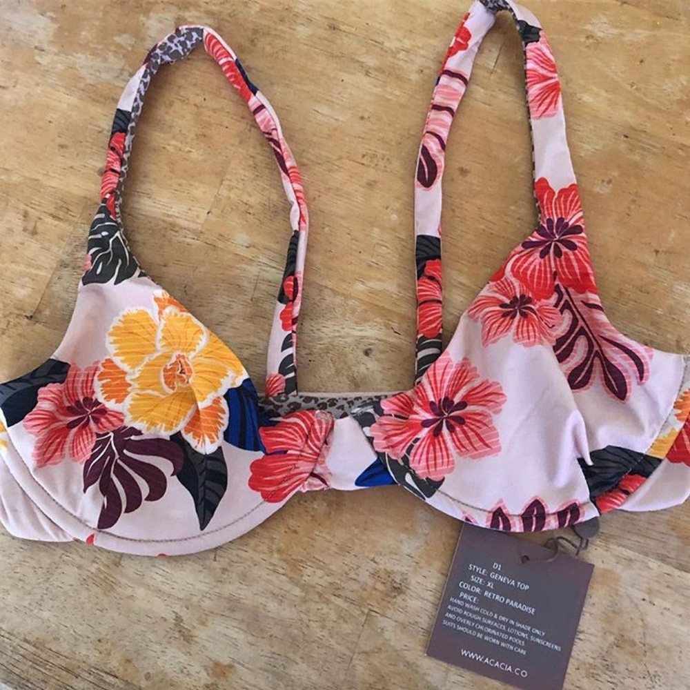 NWT Acacia Geneva top